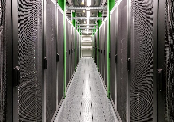 Cum se optimizează performanța unei rețele de date în spații mari