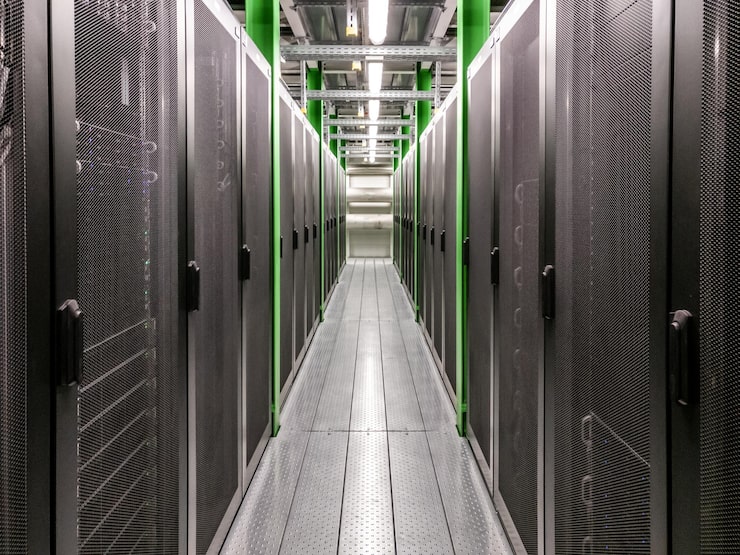 Cum se optimizează performanța unei rețele de date în spații mari