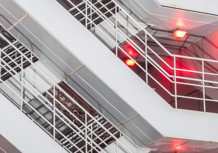 Cum se alege cel mai potrivit sistem de alarmare la incendiu pentru o clădire