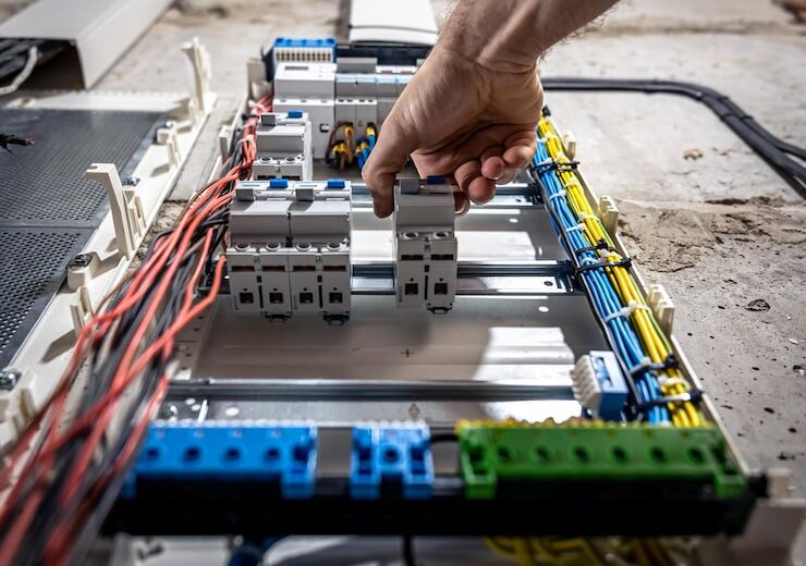 Ce soluții există pentru modernizarea instalațiilor electrice vechi