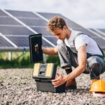 Cum se integrează sistemele fotovoltaice cu rețeaua electrică